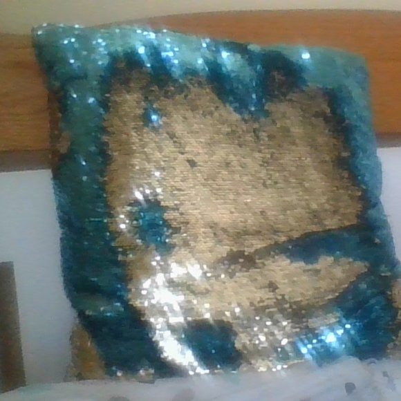 sequins pillow - Picture 3 of 5